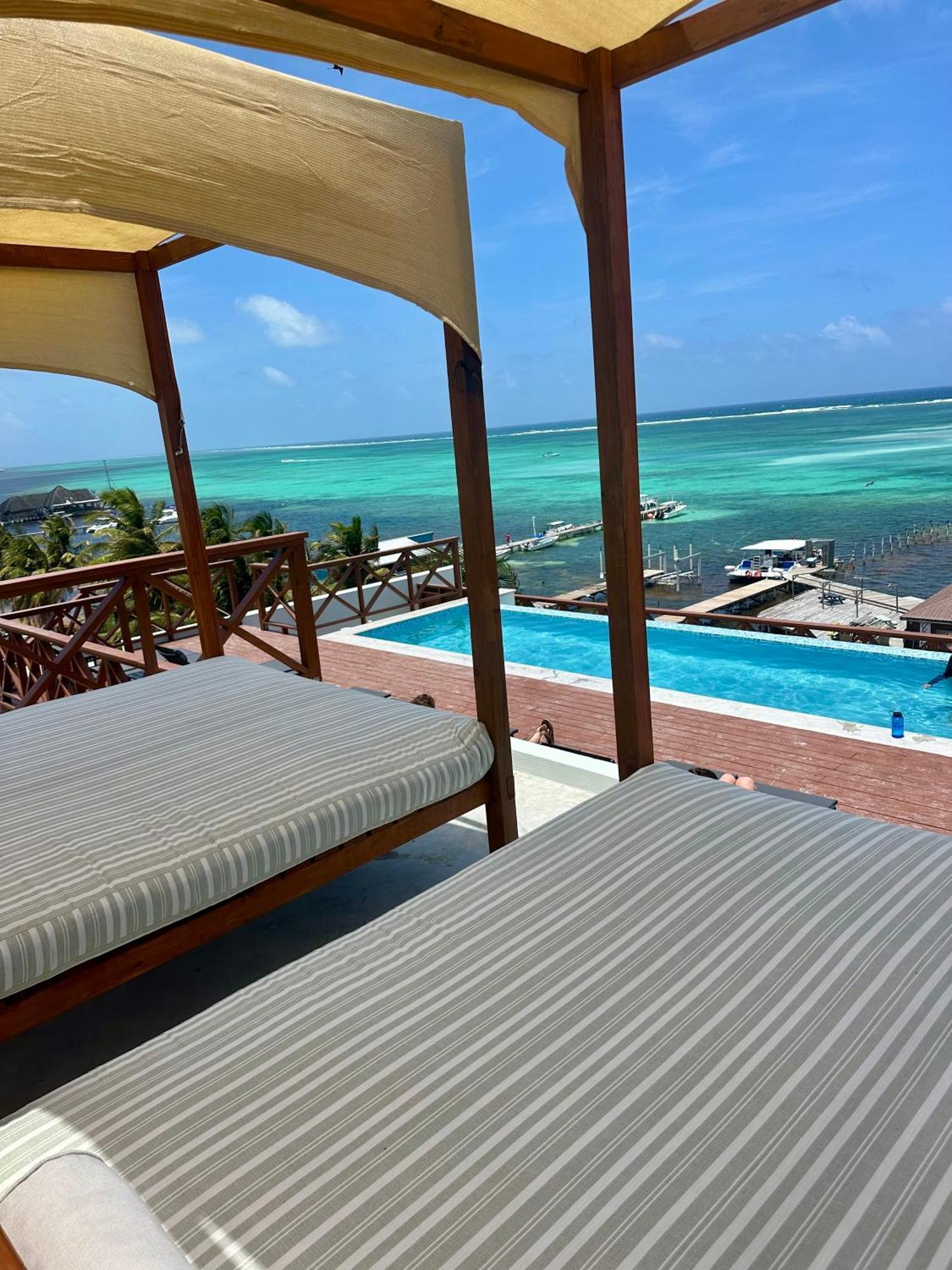 Sandbar Beachfront Hostel & Restaurant San Pedro  Exteriér fotografie